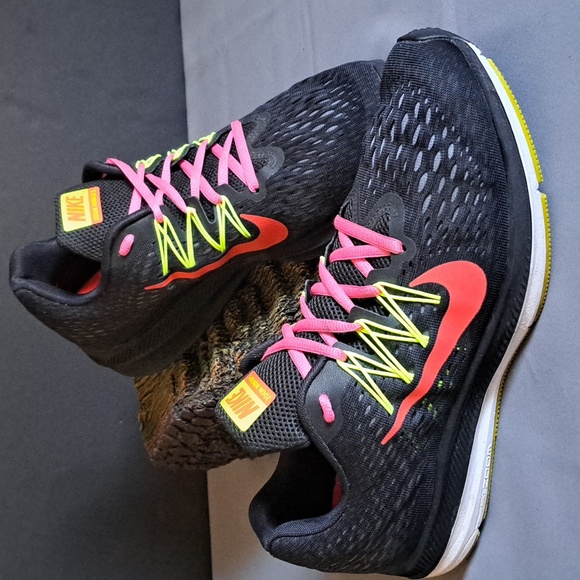 Nike Zoom Winflo 5 Running Shoes Mens Size 10 Neon Black Swoosh Logo Sneakers - Picture 9 of 9